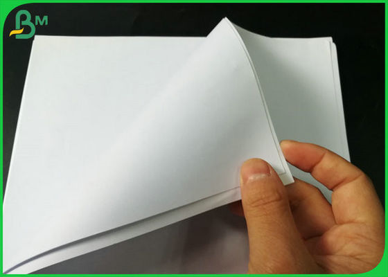 Carta per scrivere bianca liscia della carta offset professionale per la stampa/copia